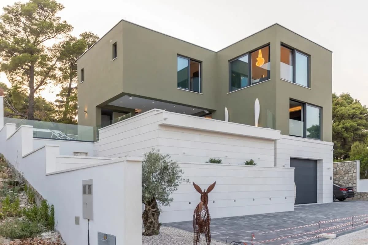 Modernly equipped villa with fitness and spa area photo 3