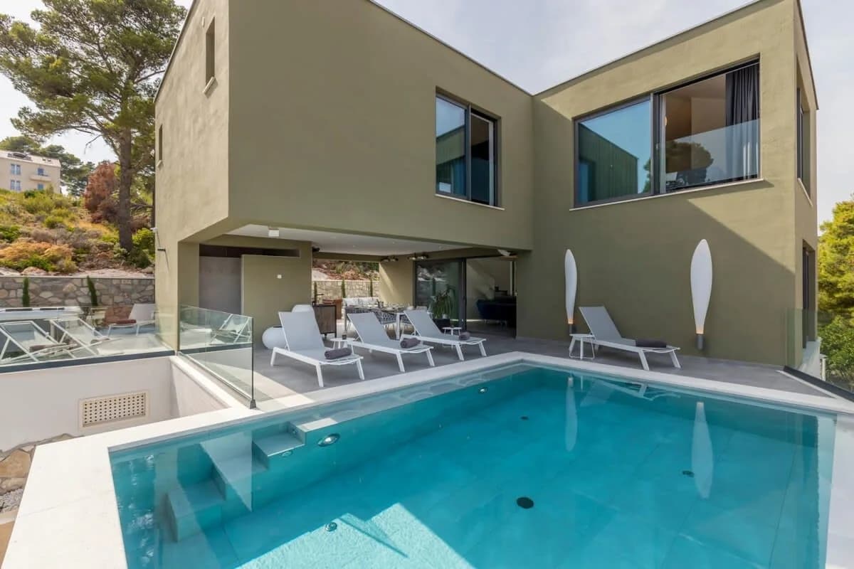 Modernly equipped villa with fitness and spa area photo 5