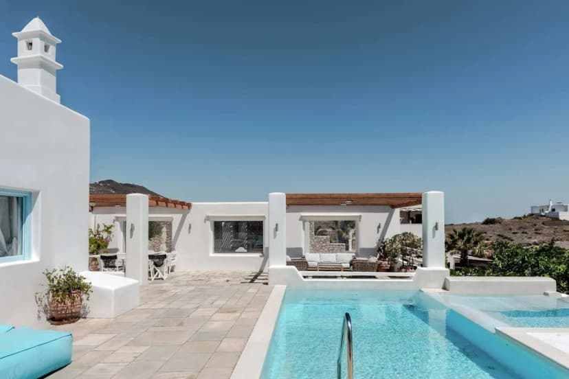 Country-chic 3-bedroom Villa in Santorini