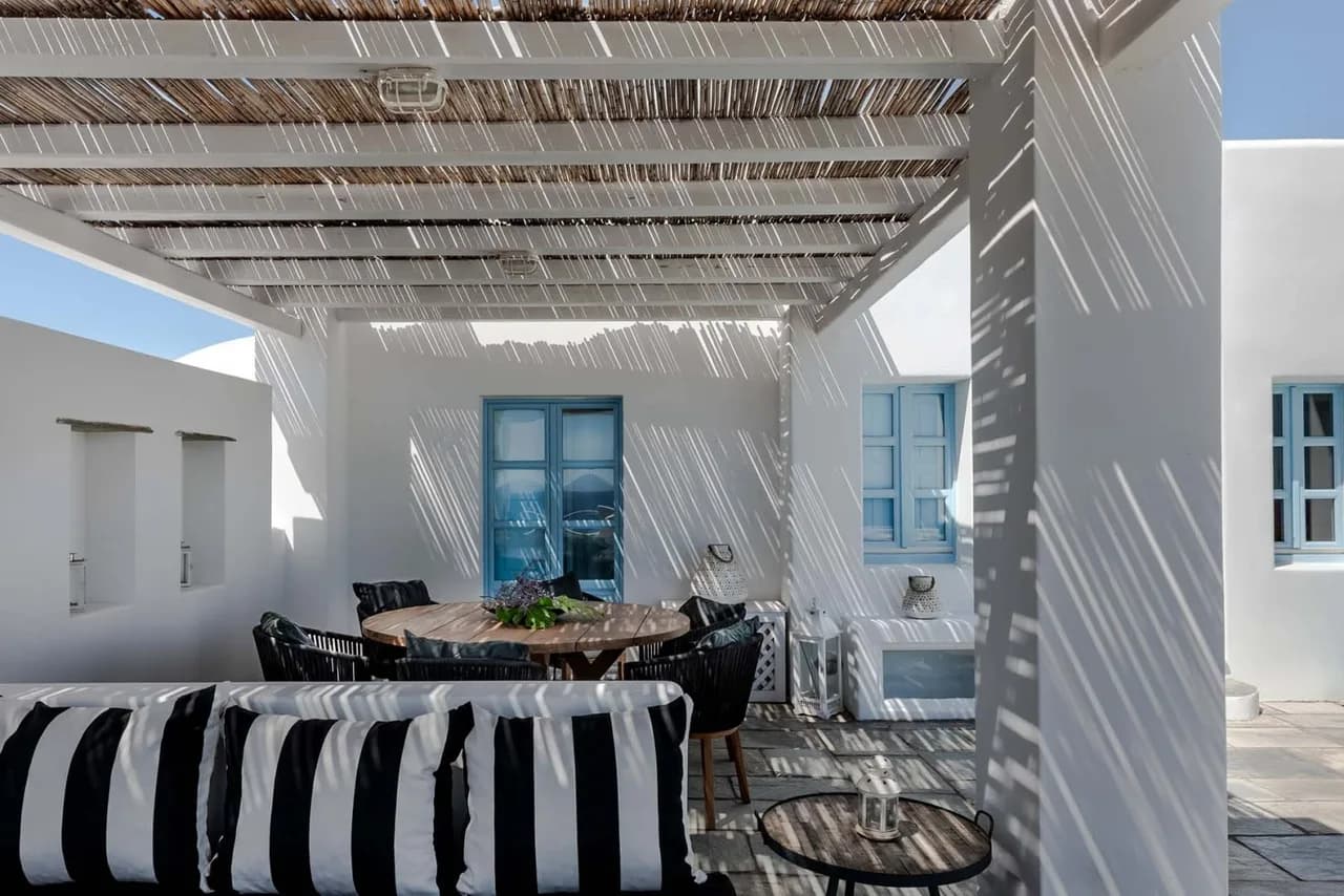 Country-chic 3-bedroom Villa in Santorini photo 2