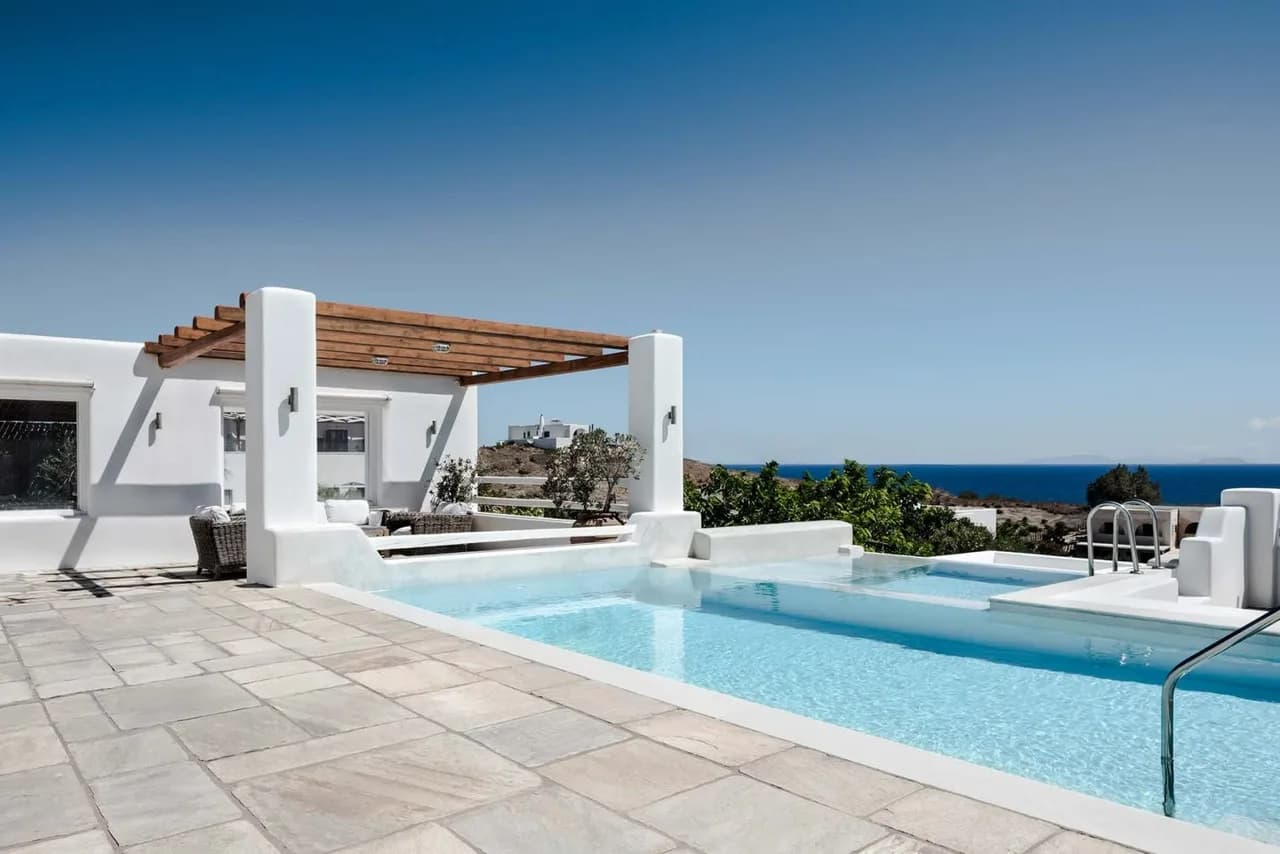 Country-chic 3-bedroom Villa in Santorini photo 3