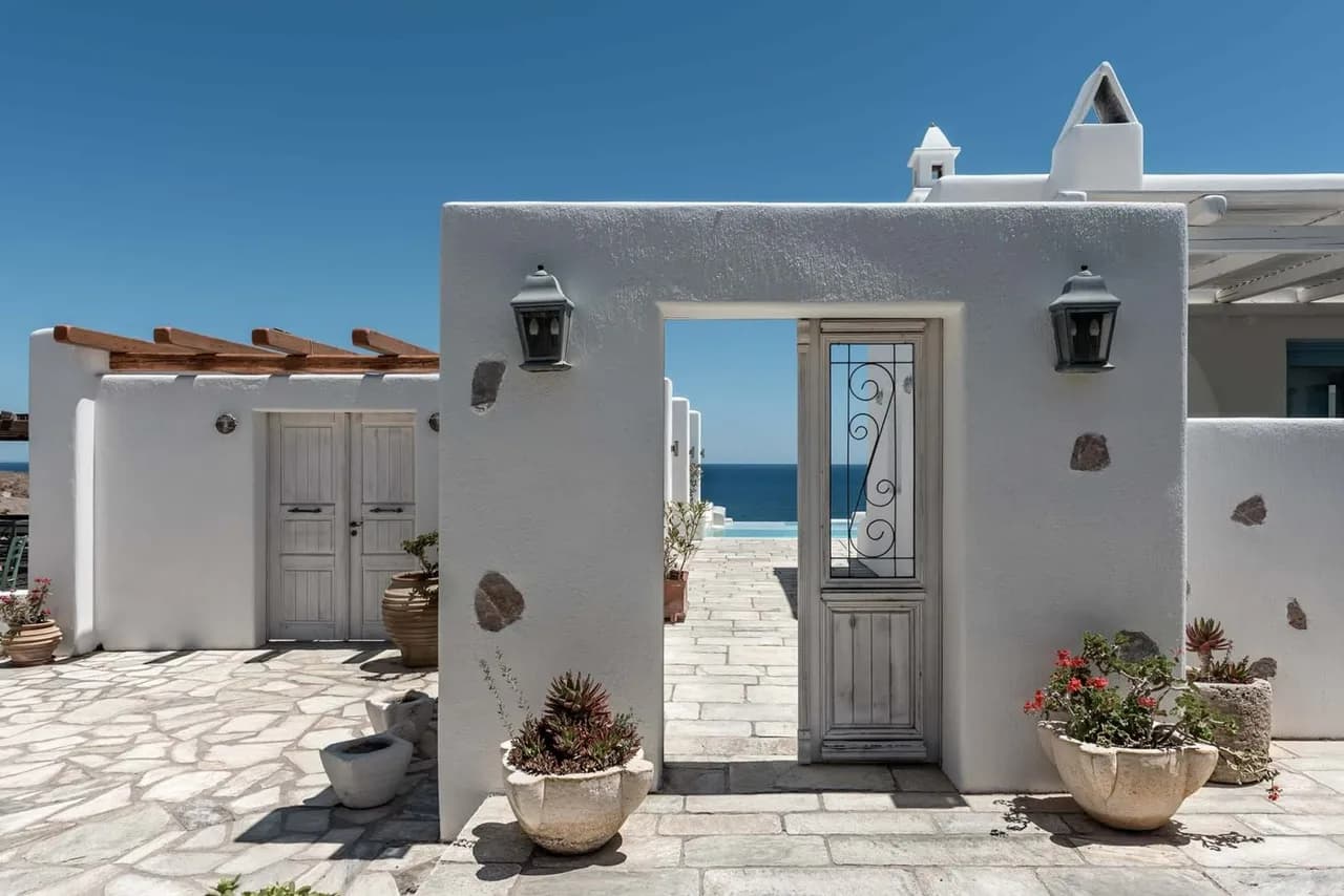Country-chic 3-bedroom Villa in Santorini photo 4