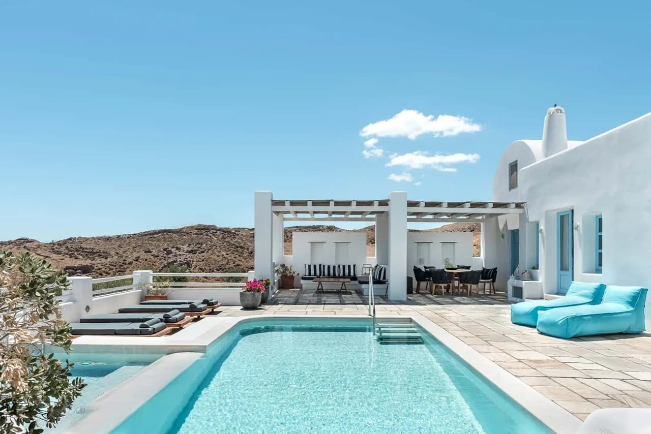 Country-chic 3-bedroom Villa in Santorini photo 5