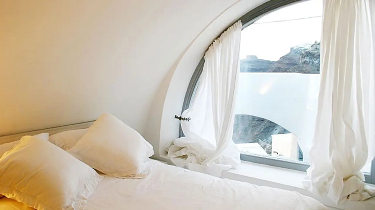 Santorini Vila With  Fantastic Indoor And Outdoor Jacuzzi photo 4