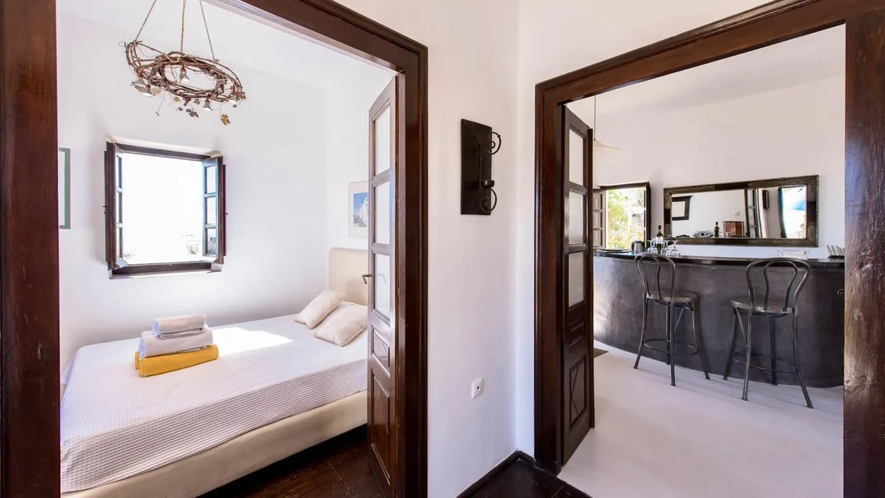 Gorgeous Santorini Villa With Large Courtyard photo 2