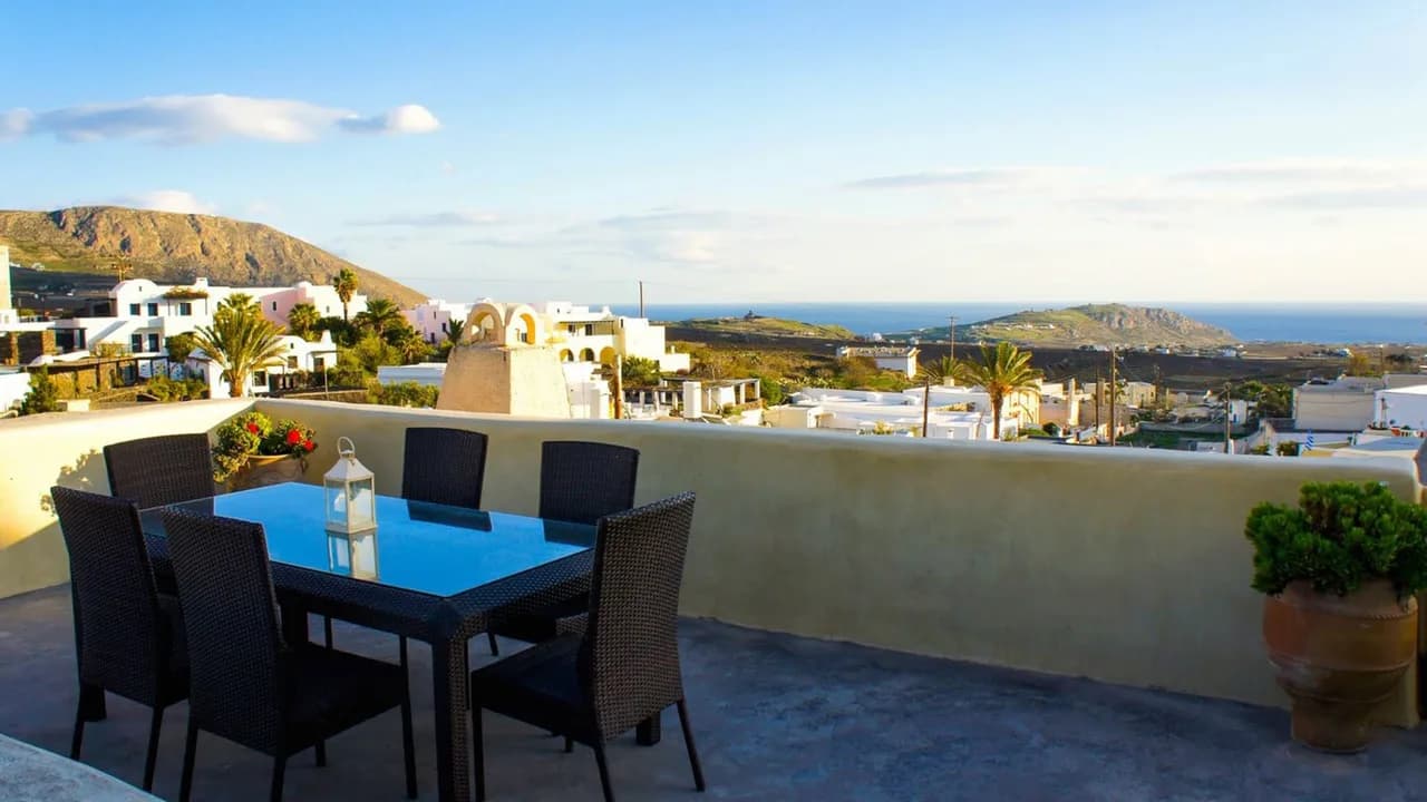 Gorgeous Santorini Villa With Large Courtyard photo 3