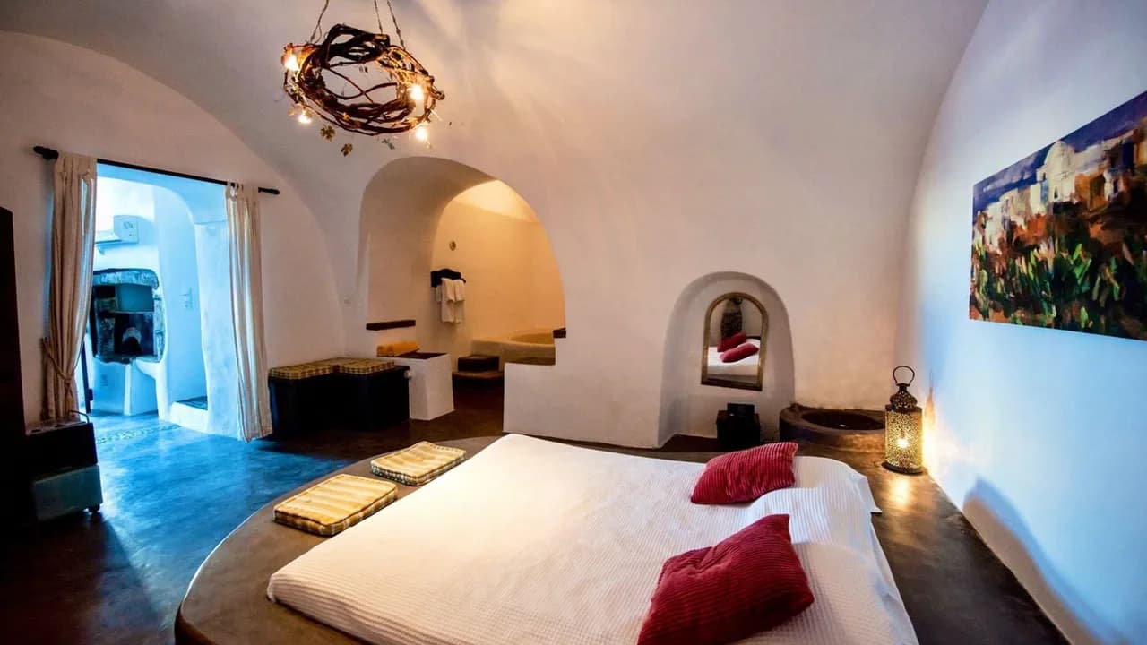 Gorgeous Santorini Villa With Large Courtyard photo 4
