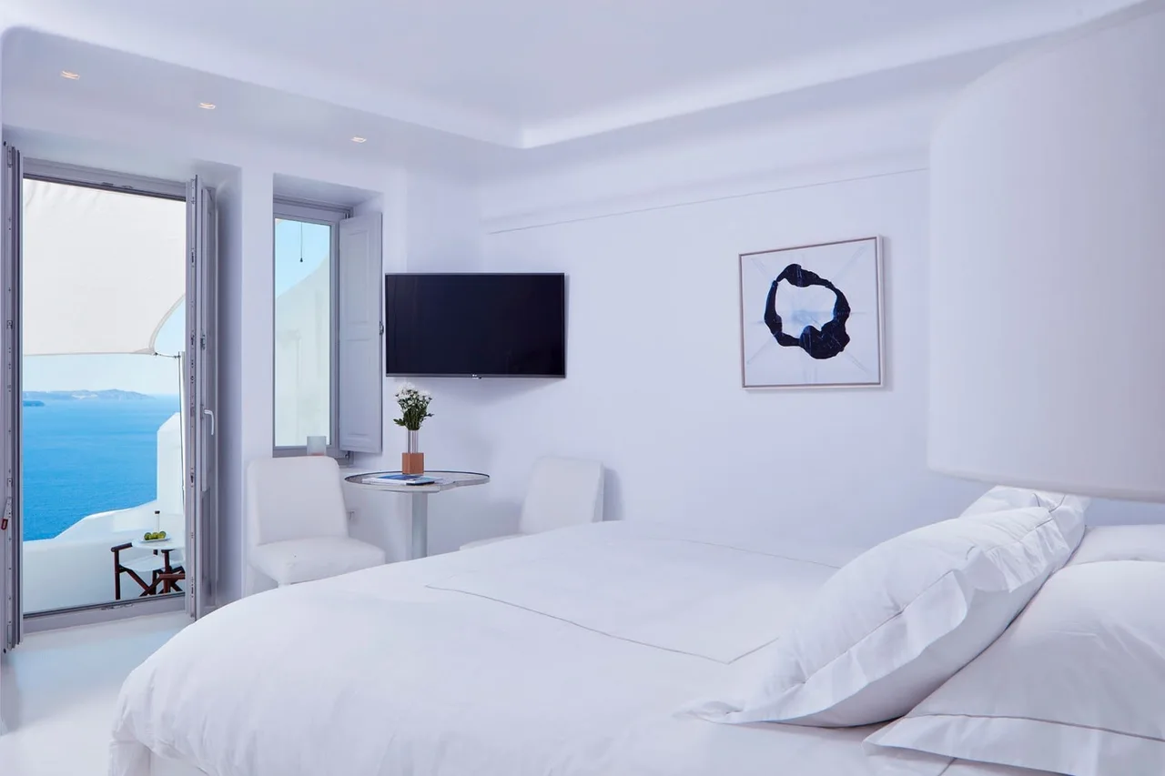 Centrally Located Luxury Villa In Santorini photo 4