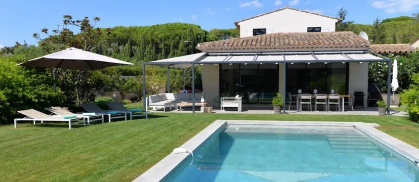 Modern style villa close to Place Des Lices