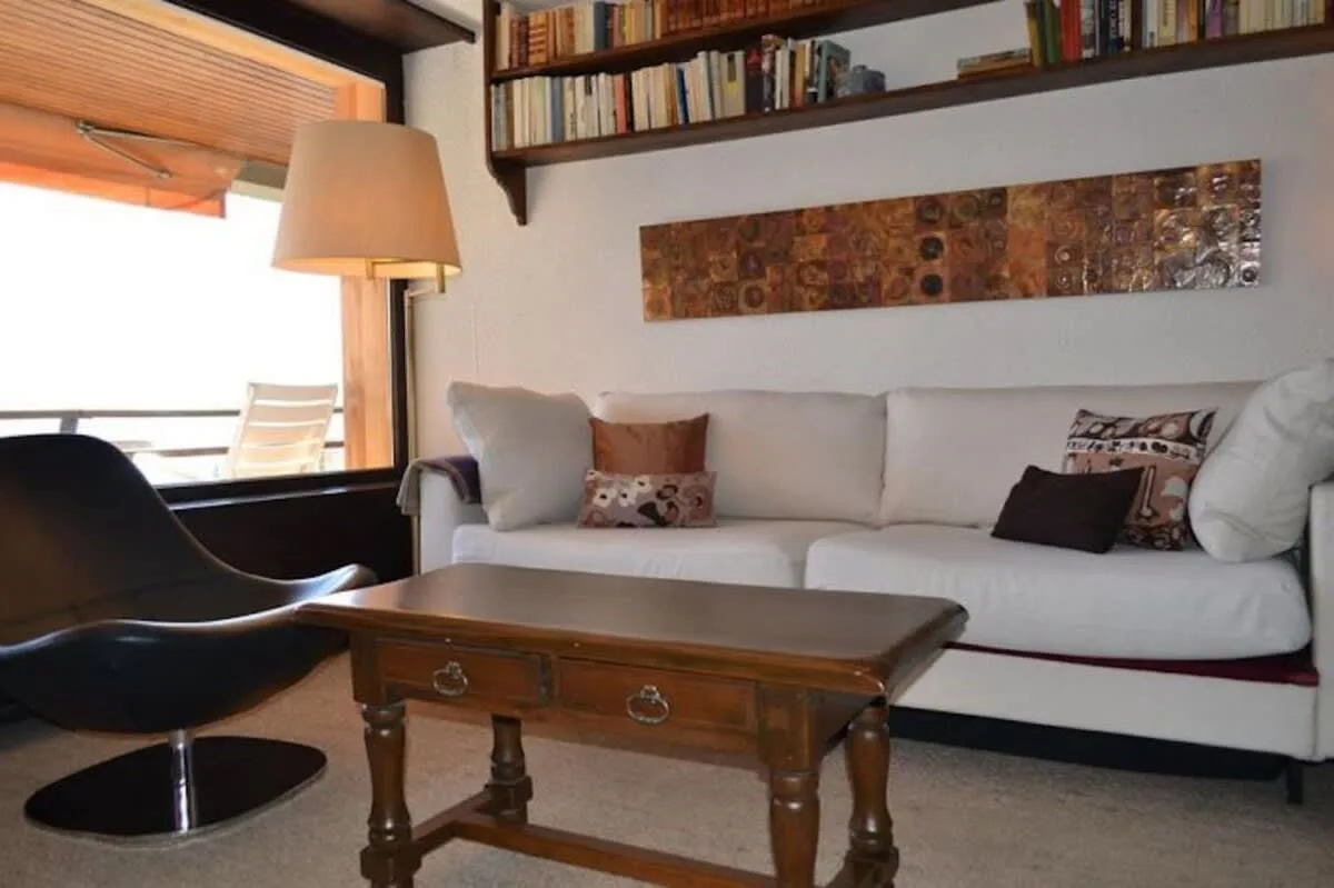 Perfectly Located Apartment With Southeast Facing Sunny Balcony photo 2
