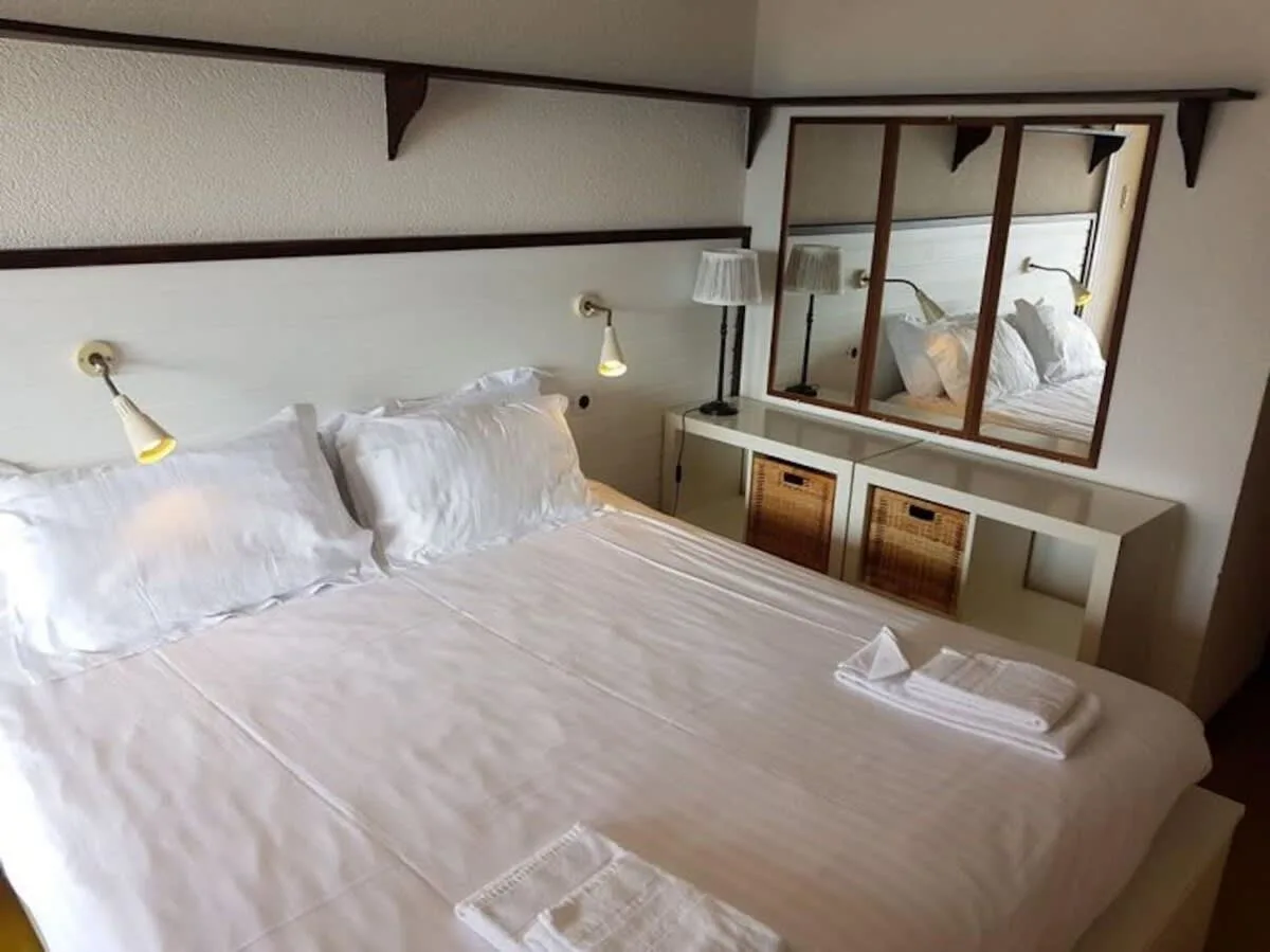 Perfectly Located Apartment With Southeast Facing Sunny Balcony photo 5