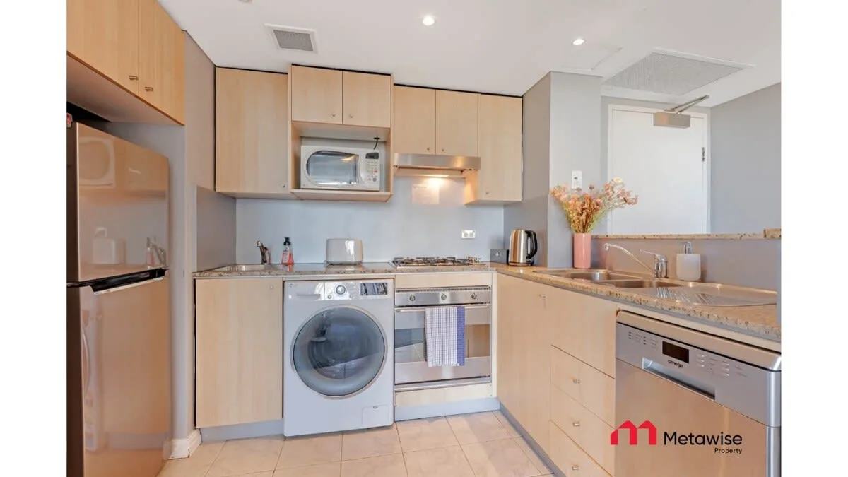Contemporary Two Bedroom Apartment in Sydney photo 5