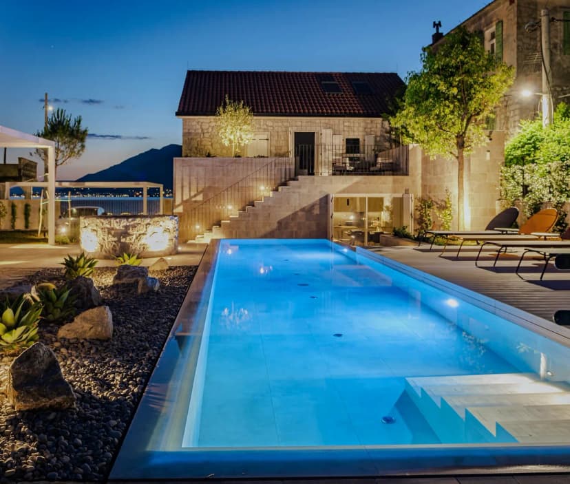 Stylish Three Bedroom Villa At Seafront