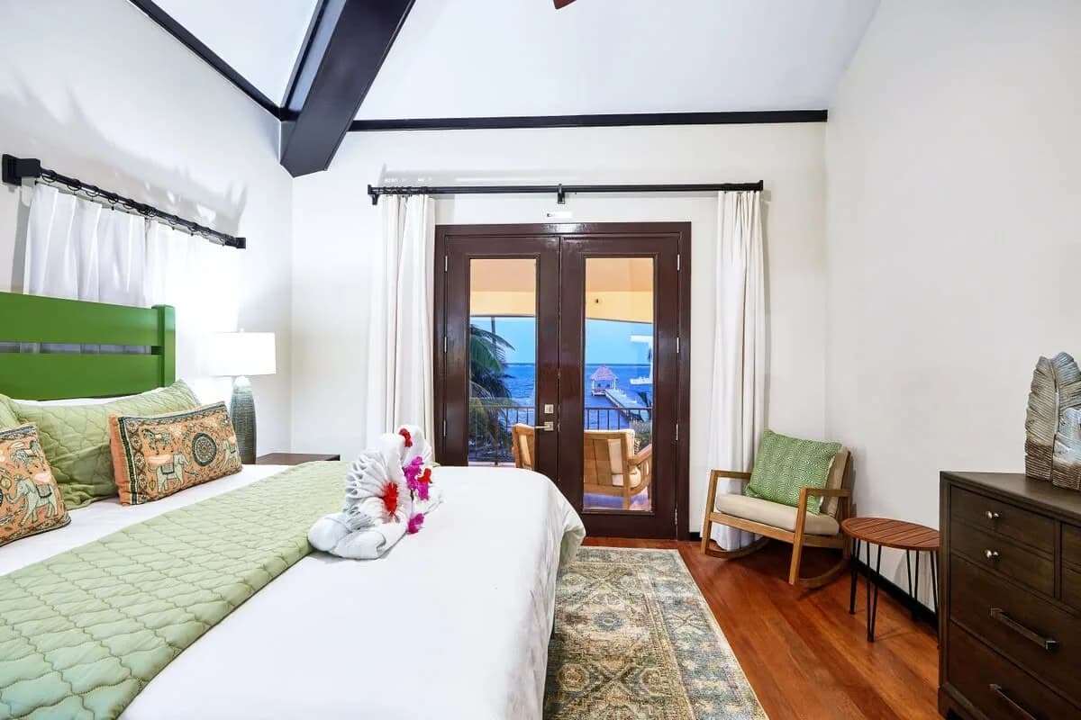 Oceanfront Six-Bedroom Retreat in Belize photo 4