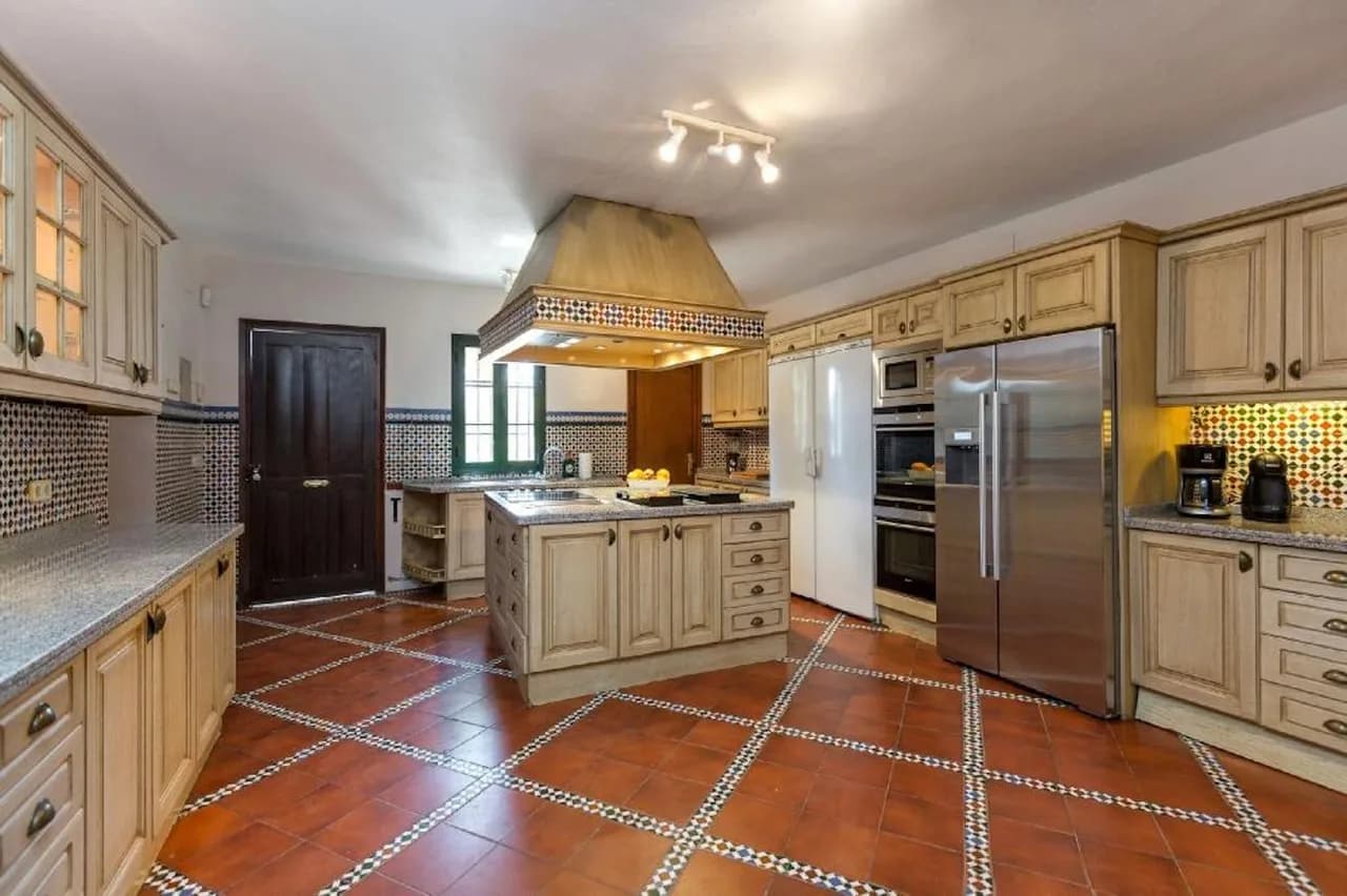 Exclusive Villa With With High Quality Features and Beautifully Landscaped Grounds photo 5