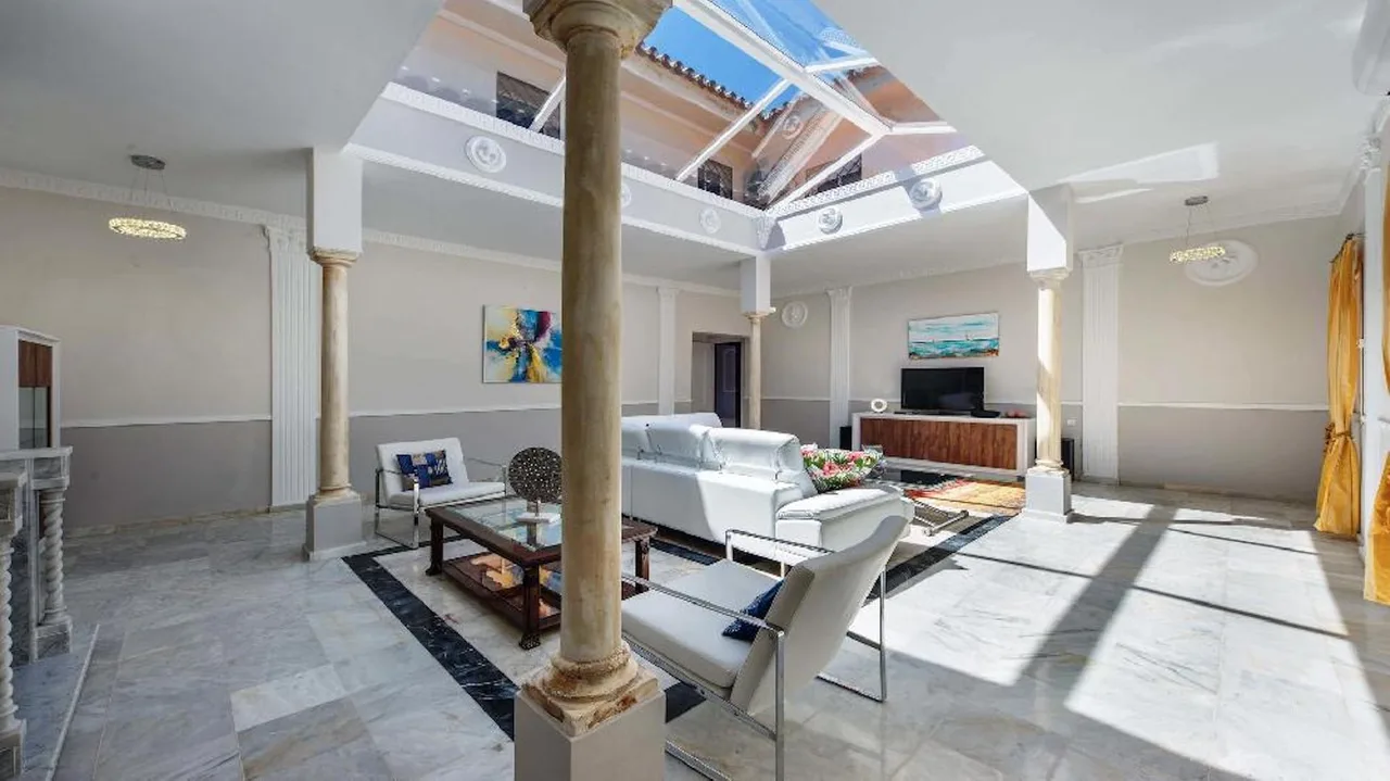 Elegant villa located in one of the exclusive residential areas in Marbella photo 3