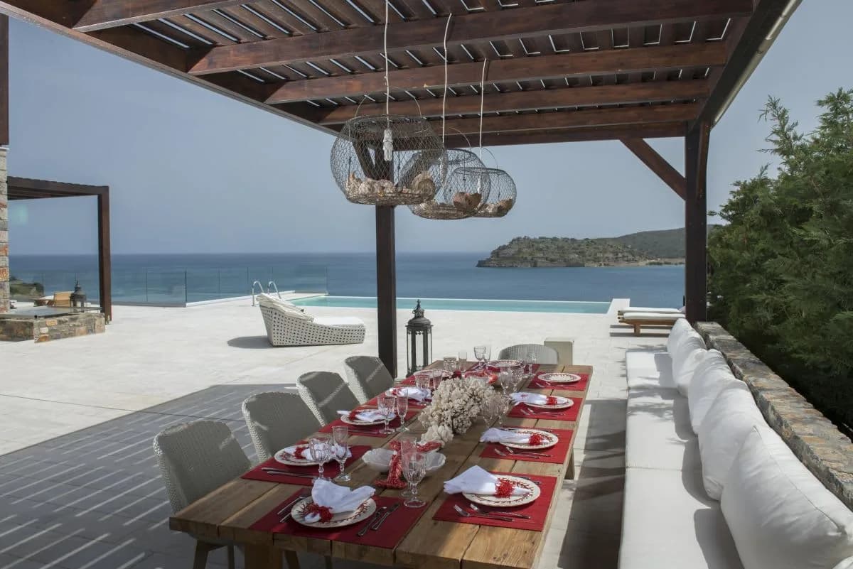 Beachfront Greek villa with private pool and stunning sea views photo 4