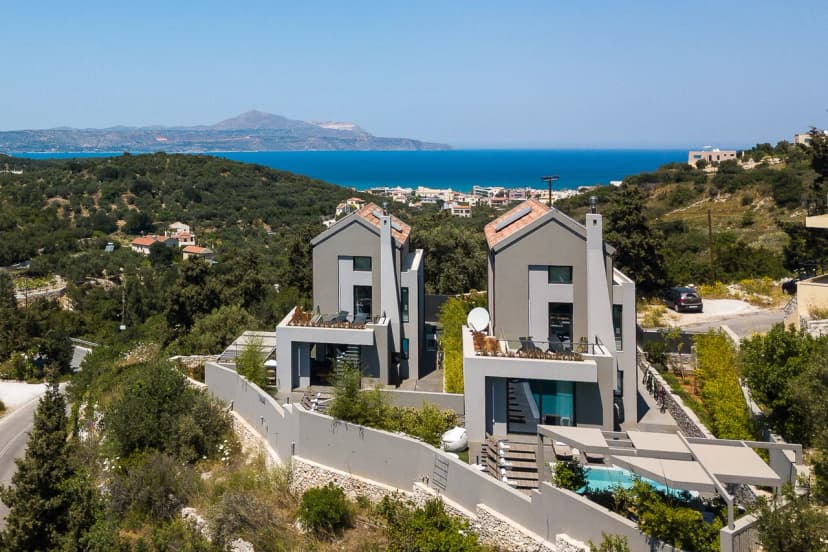 Stylishly decorated villa that blend into the surroundings