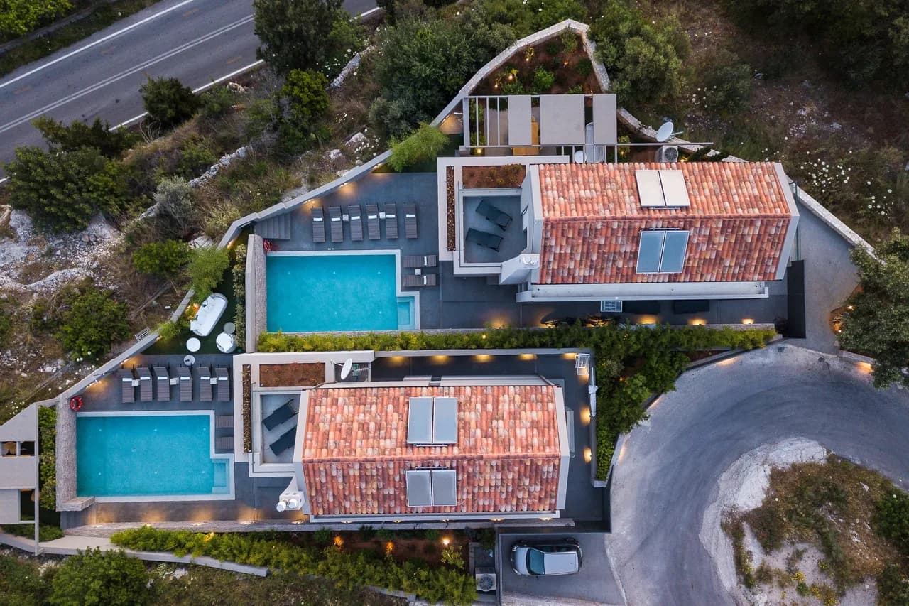 Stylishly decorated villa that blend into the surroundings photo 2