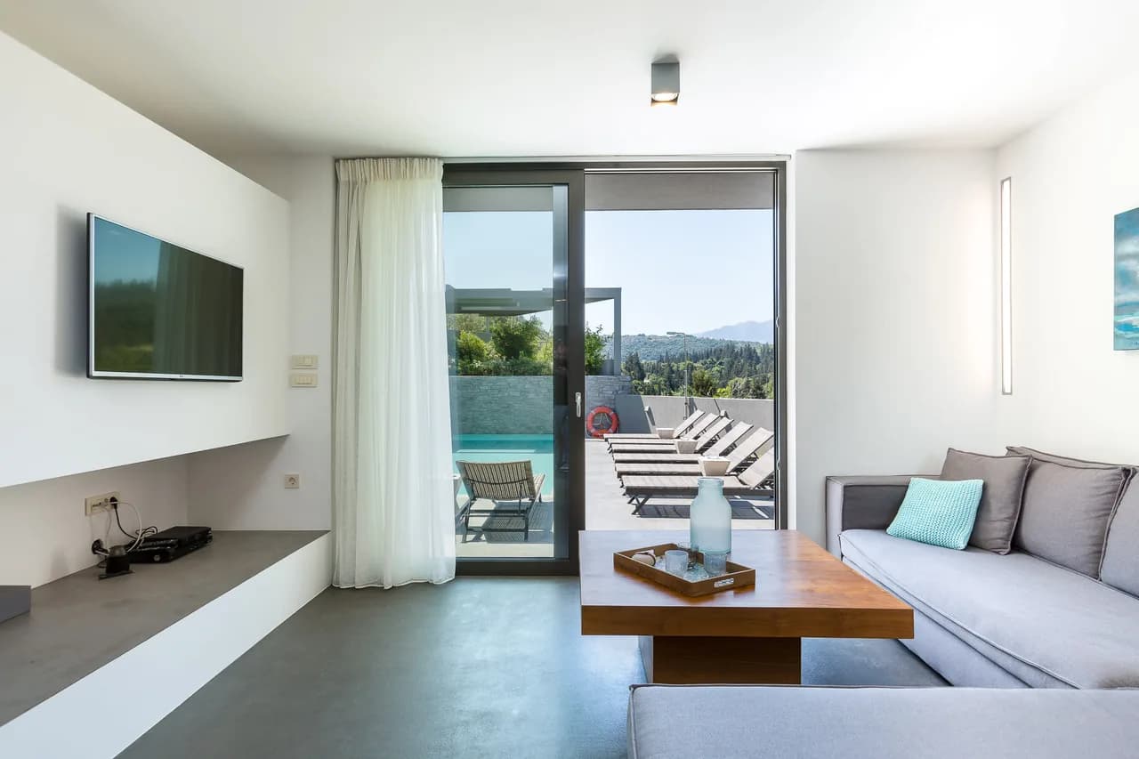Stylishly decorated villa that blend into the surroundings photo 3