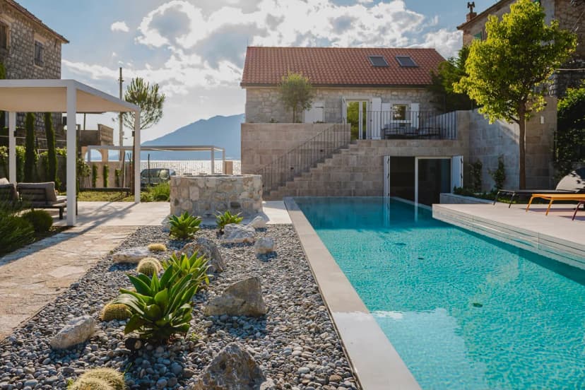 Stylish Three Bedroom Villa At Seafront