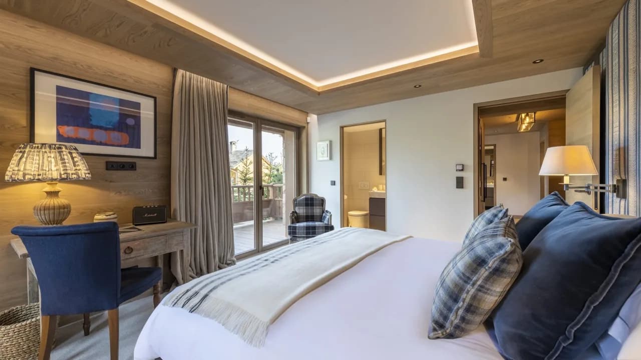 Stunning and Unique Chalet Tucked Away in an Exclusive Area photo 3