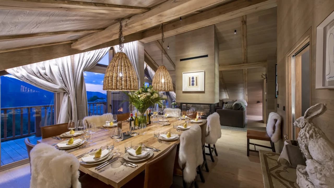 Stunning and Unique Chalet Tucked Away in an Exclusive Area photo 5