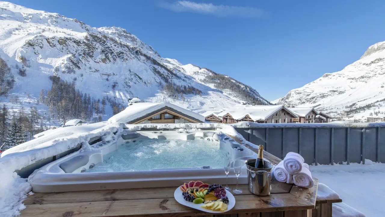 Sensational Blend of Traditional Chalet Perfectly Positioned photo 4