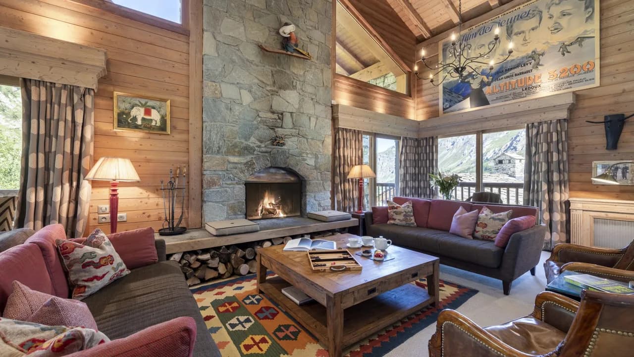 Ideally Located Beautiful Luxury Chalet photo 3