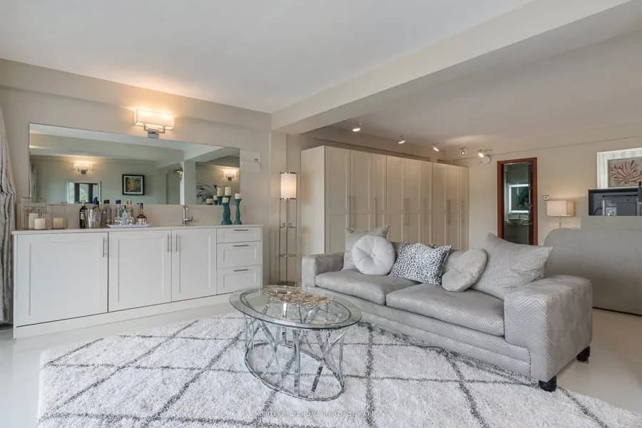 Contemporary Styled Villa With Stunning Views Of Mount Hartman Bay photo 3