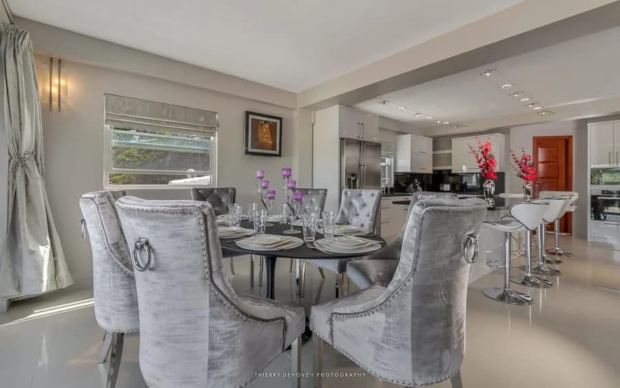 Contemporary Styled Villa With Stunning Views Of Mount Hartman Bay photo 4