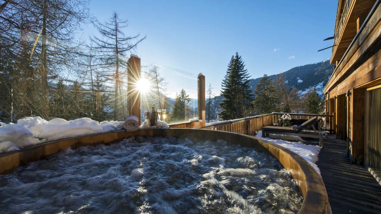 Luxurious Verbier Chalet with Spa & Pool photo 2