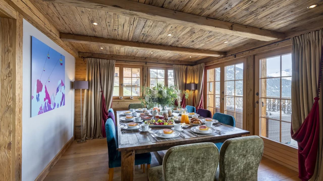 Classical Alpine Chalet Set on an Exclusive Area photo 4