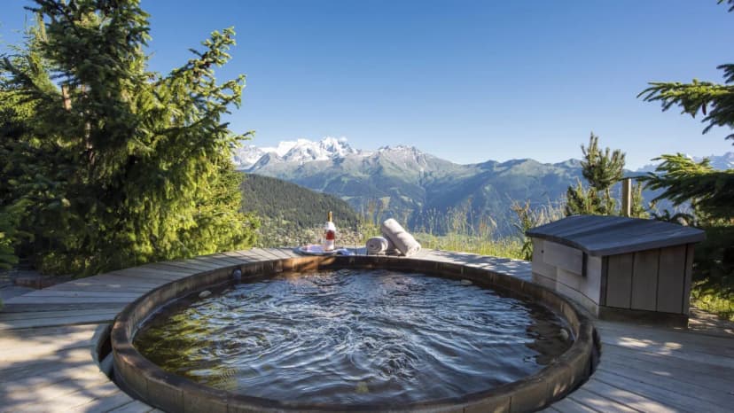 Chalet in an Incredible Location w/ Outdoor Hottub