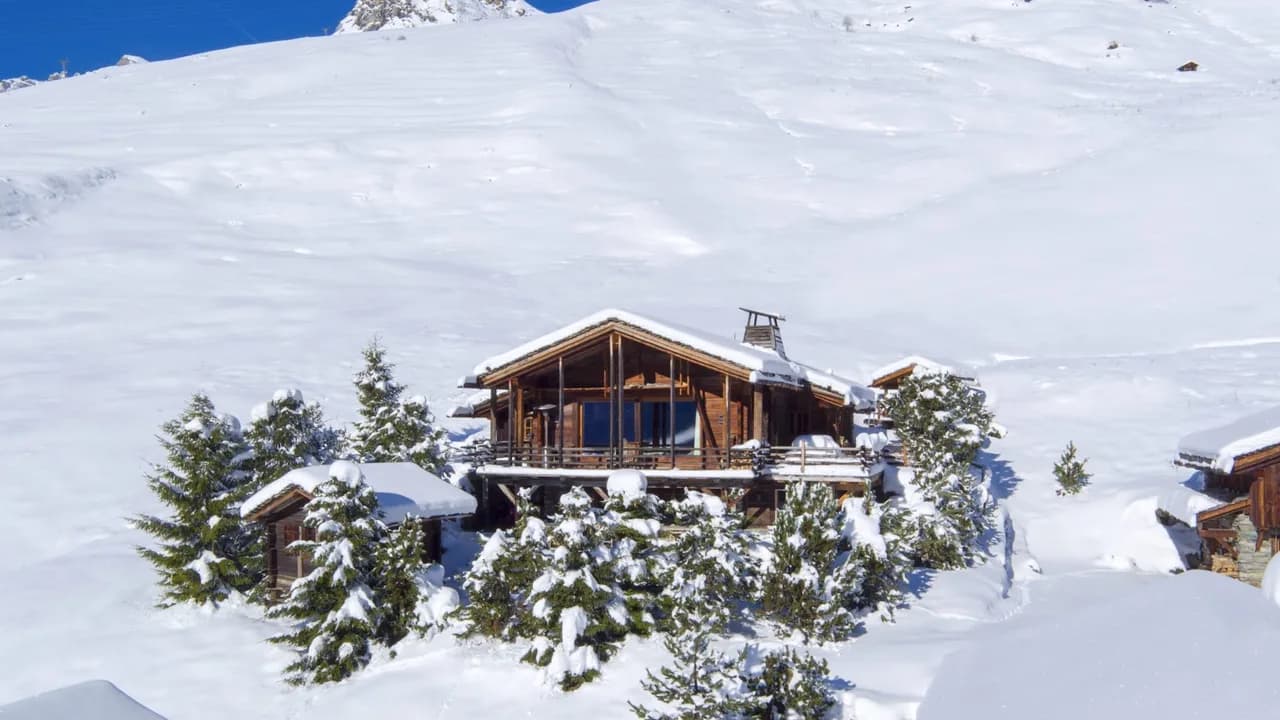 Chalet in an Incredible Location w/ Outdoor Hottub photo 3