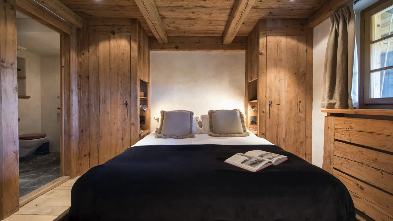 Chalet in an Incredible Location w/ Outdoor Hottub photo 5