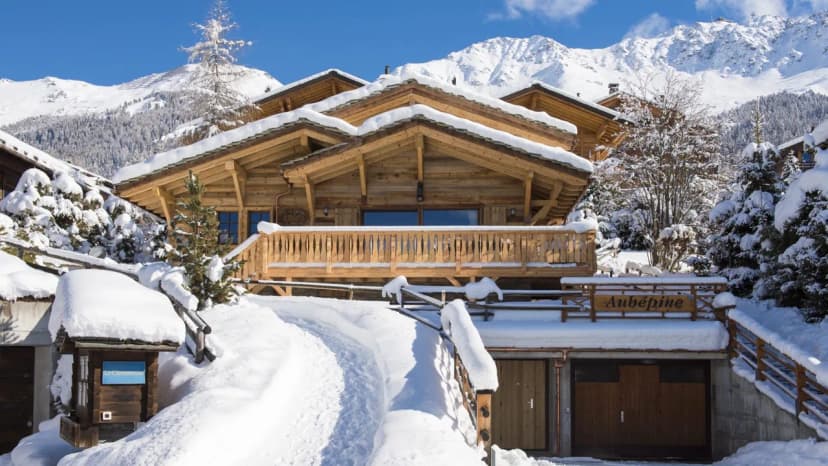 Stylish stand-alone chalet in a prime location