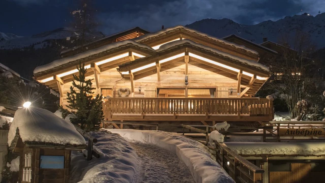 Stylish stand-alone chalet in a prime location photo 3
