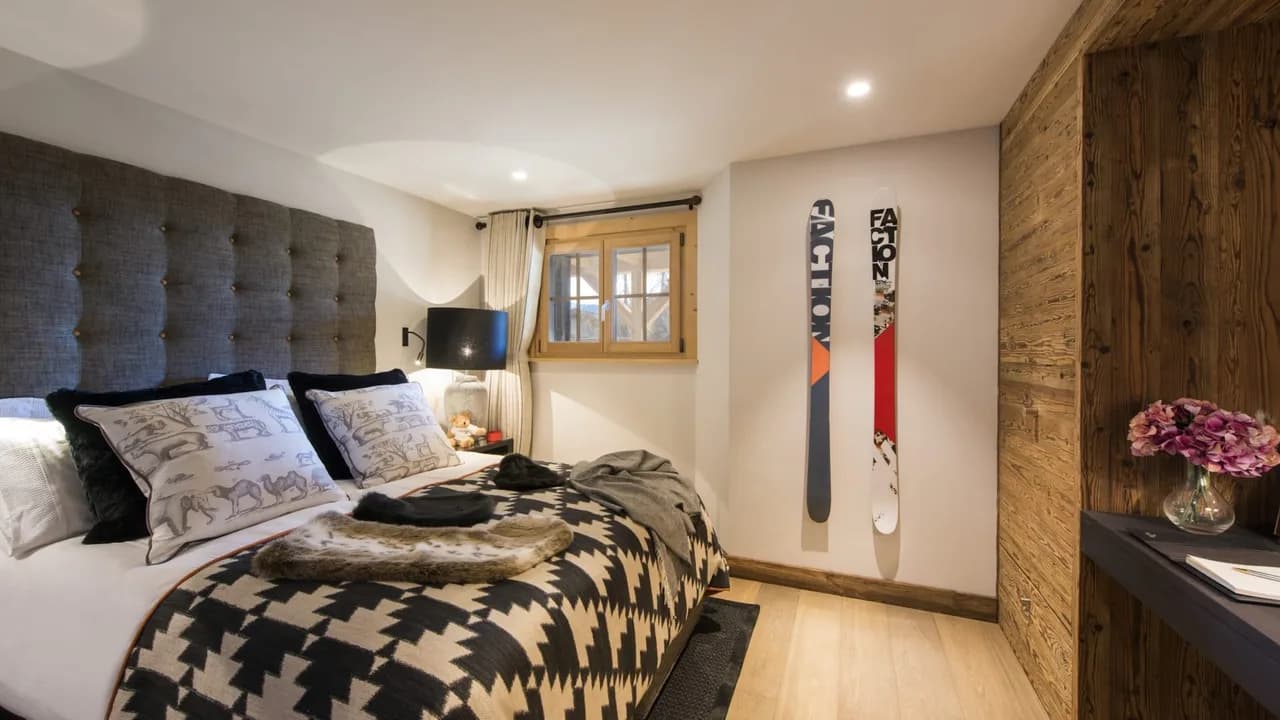 Stylish stand-alone chalet in a prime location photo 5