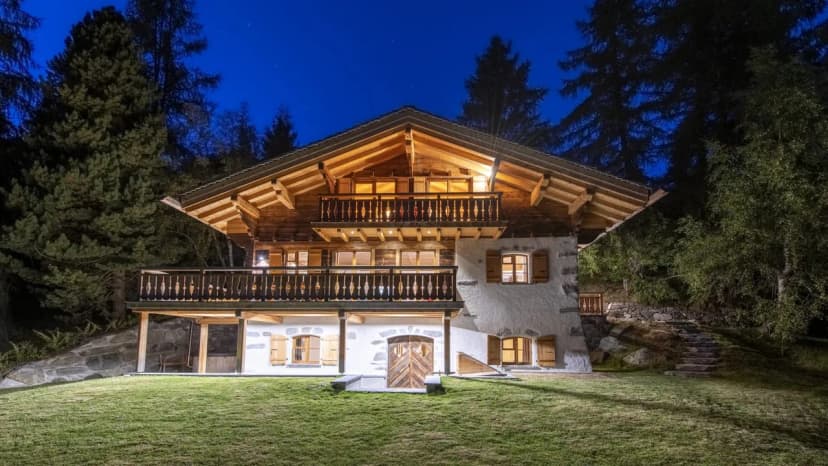 Chic Family Ski Chalet with Mountain Views