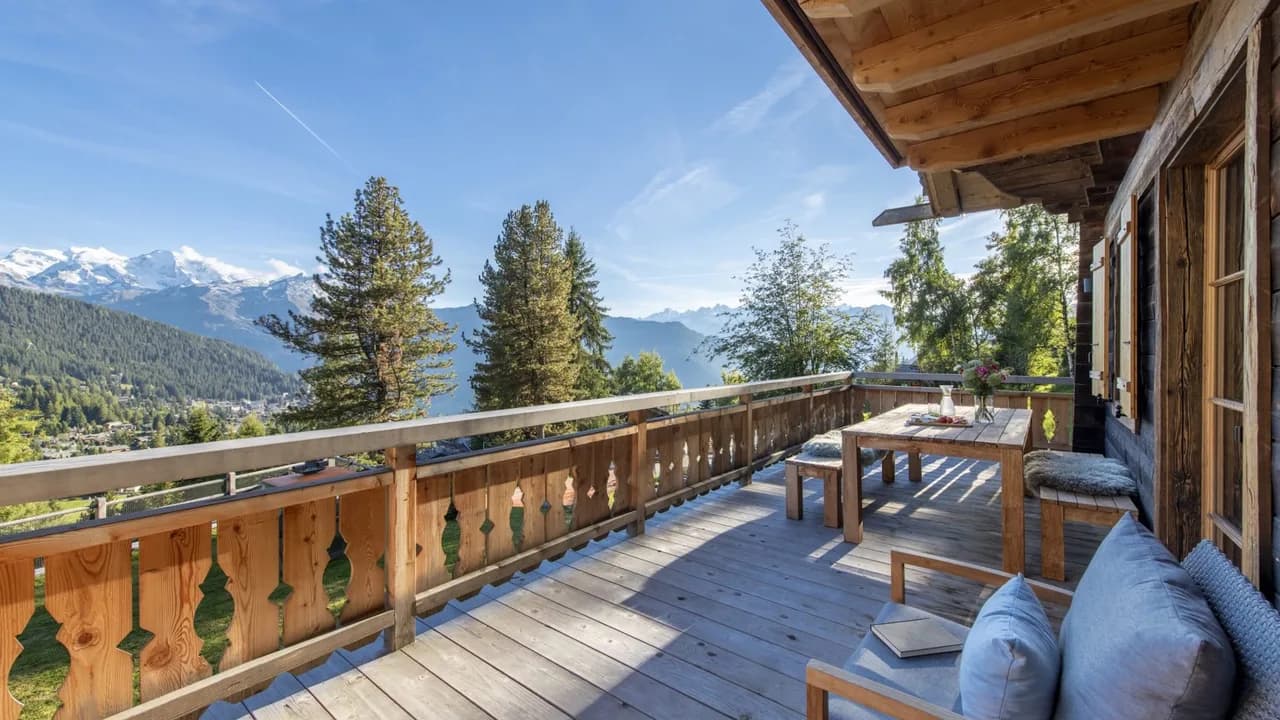 Chic Family Ski Chalet with Mountain Views photo 2
