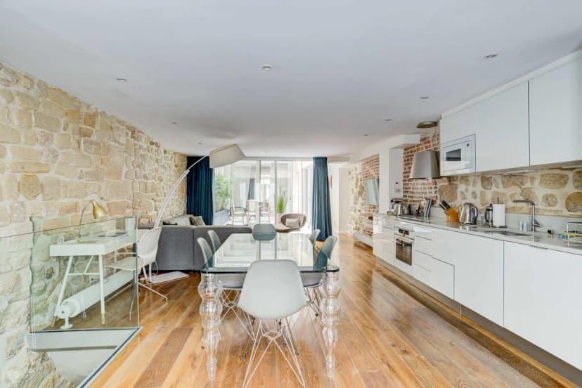 Private Garden Three Bedroom House in Paris