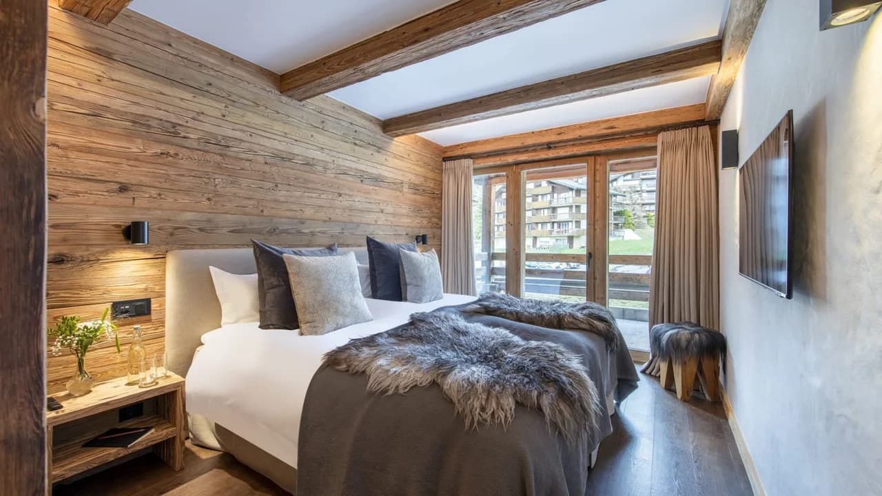 Cozy Stylishly Appointed Apartment in an Exclusive Complex photo 2