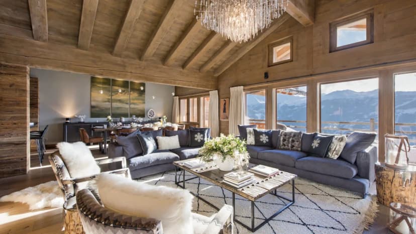 Conveniently Located Bright and Spacious Chalet