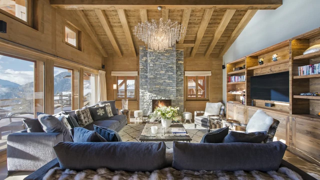 Conveniently Located Bright and Spacious Chalet photo 2