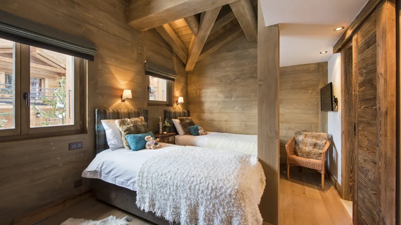 Conveniently Located Bright and Spacious Chalet photo 5