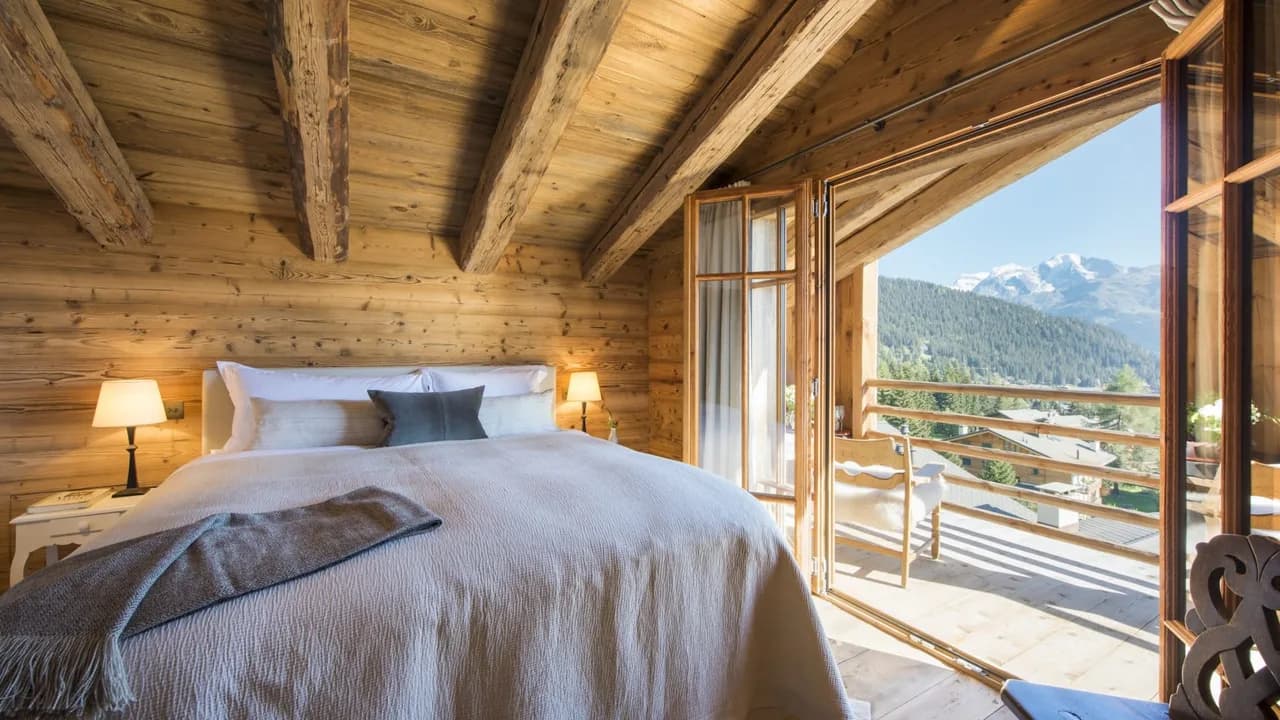 Chic Chalet With Local Architecture and Authentic Alpine Inspired Furnishings photo 4