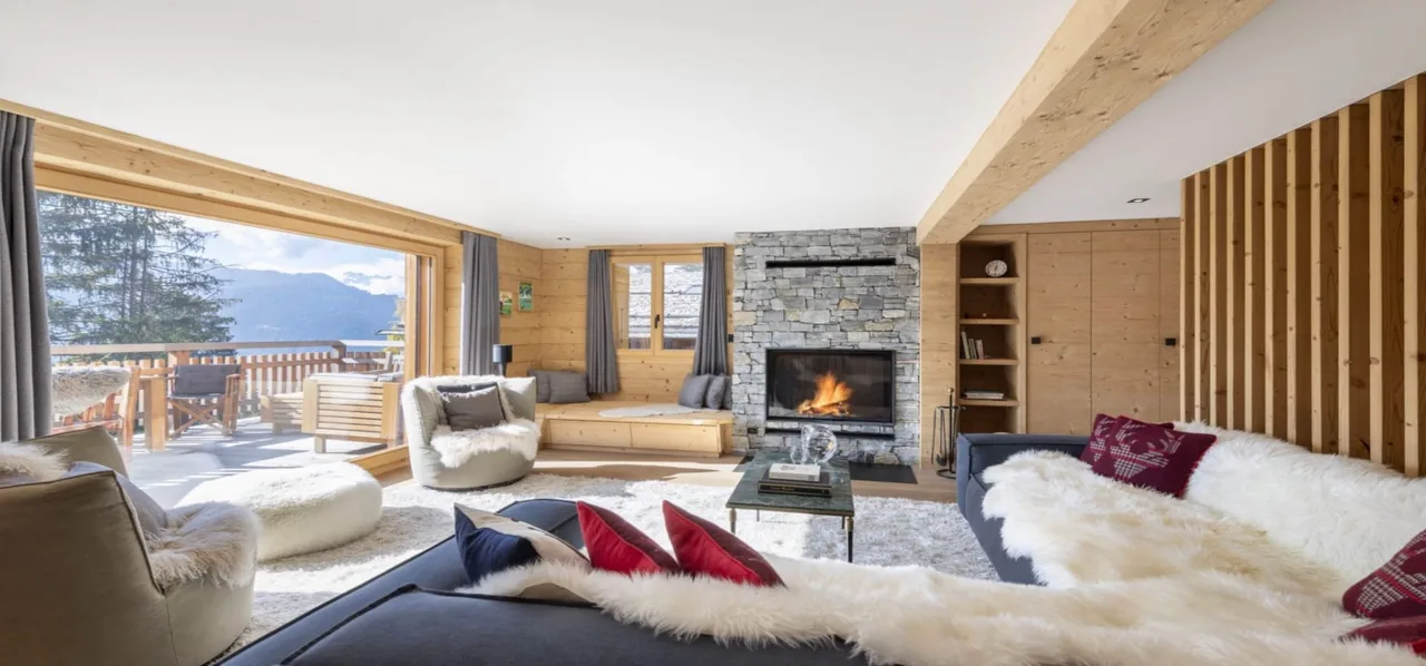 Contemporary Family Retreat with Views photo 2
