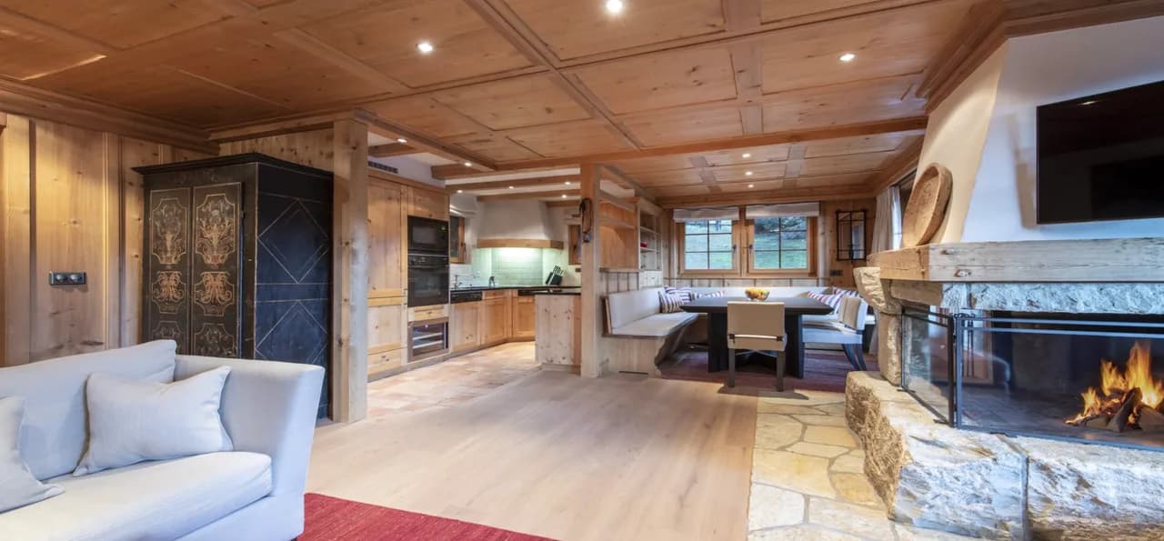 Centrally Located Yet Peaceful Spacious Apartment photo 2