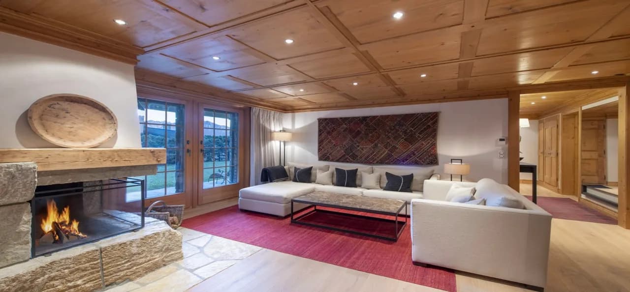 Centrally Located Yet Peaceful Spacious Apartment photo 3